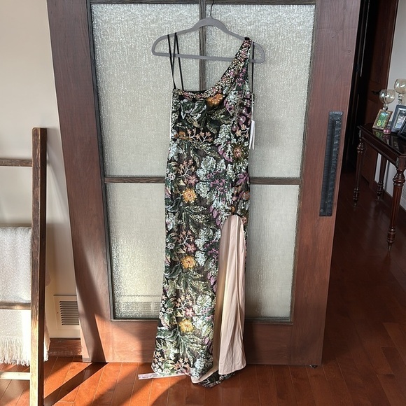 Mac Duggal EMBELLISHED FLORAL ONE SHOULDER GOWN size 12 NEW $698 - Picture 8 of 16